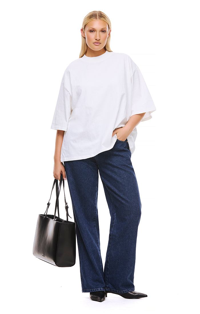 THE ALEX WHITE TEE | model