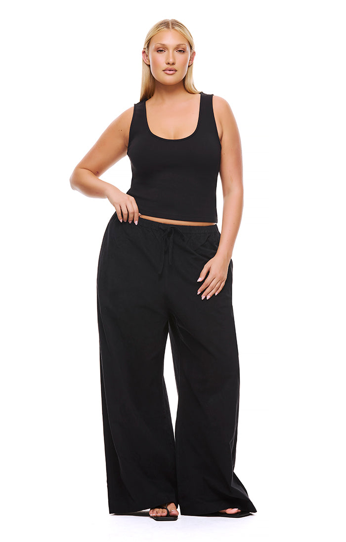 THE NINA BLACK TANK | model