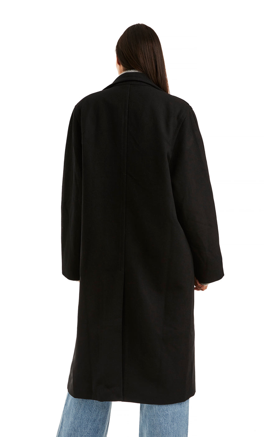 THE LEON BLACK COAT | model