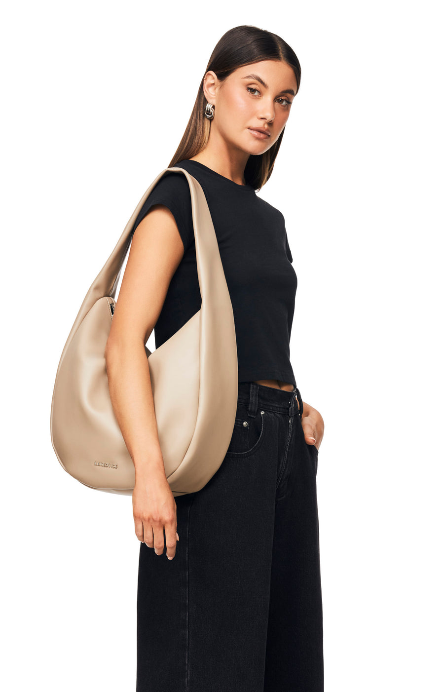 THE ZOE TAUPE | model