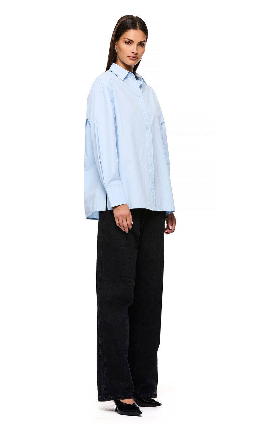 THE TESSA LIGHT BLUE SHIRT | model