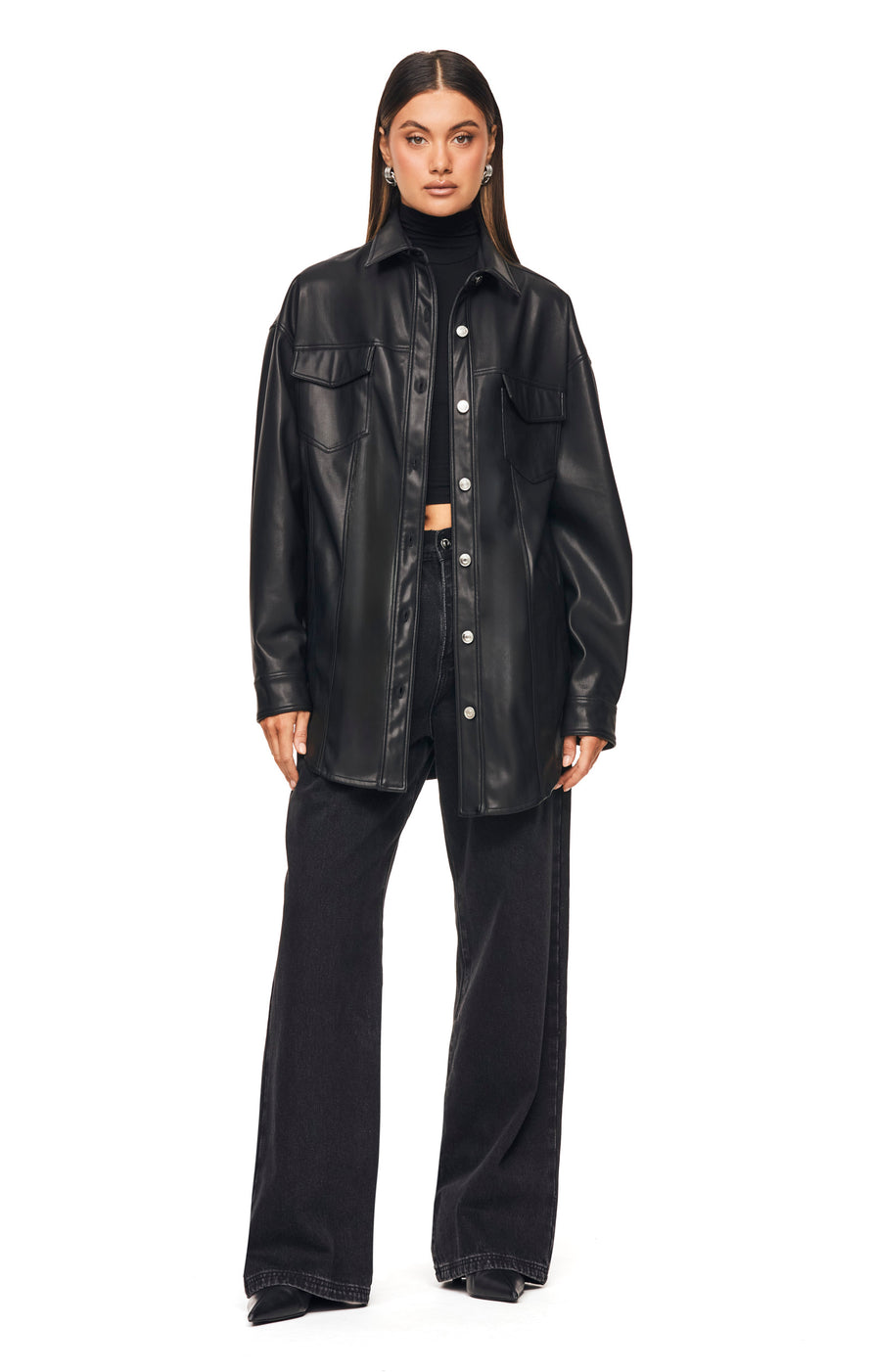 THE MATTHEWS BLACK SHIRT | model