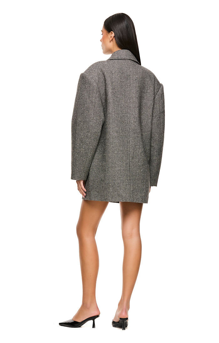THE LINCOLN GREY BLAZER | model