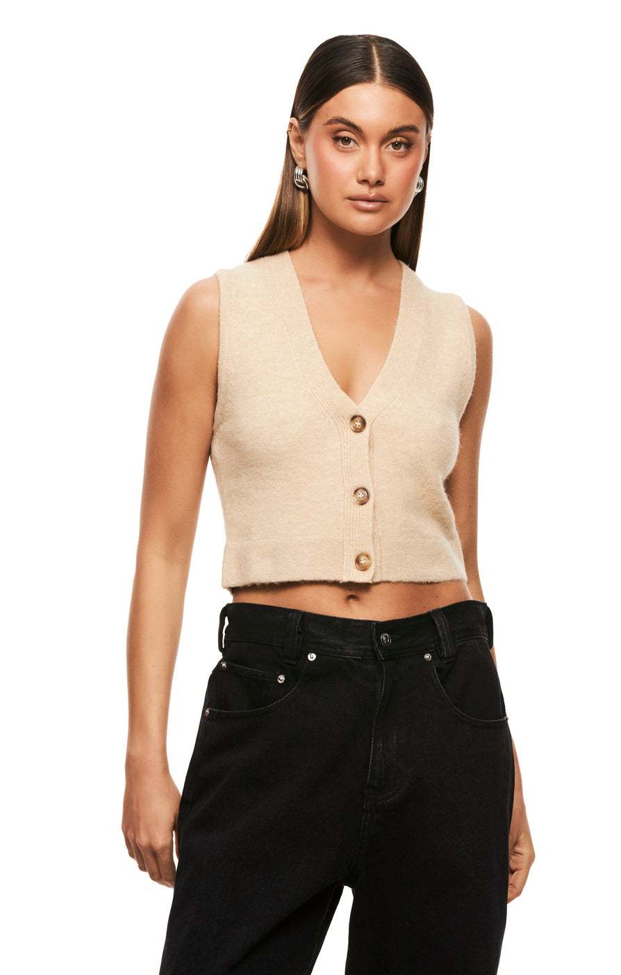 THE RUBY SAND VEST | model