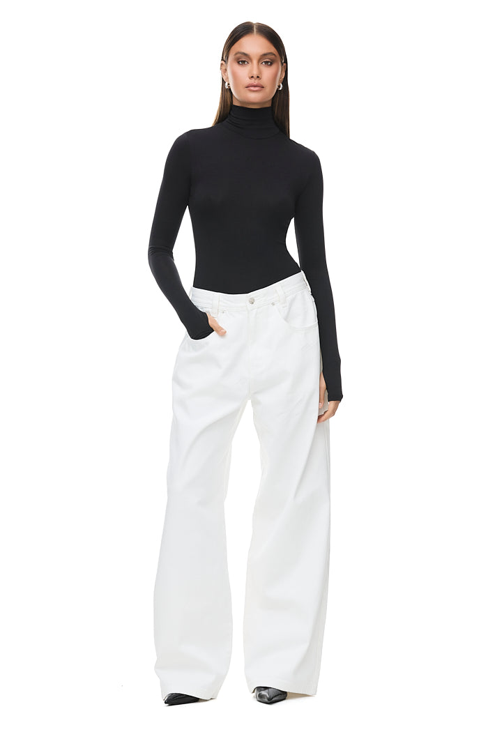 THE MAXWELL WHITE JEAN | model