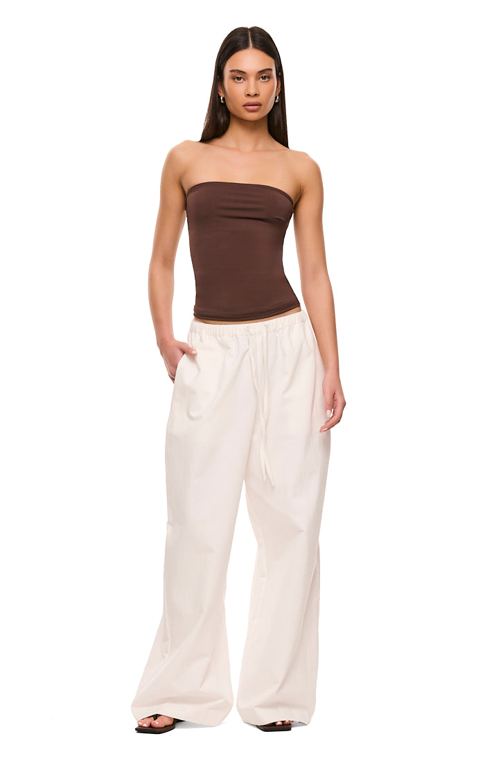 THE FERGIE CHOCOLATE BANDEAU | MODEL