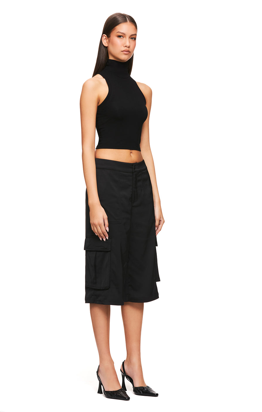 THE LORI BLACK SHORT | model
