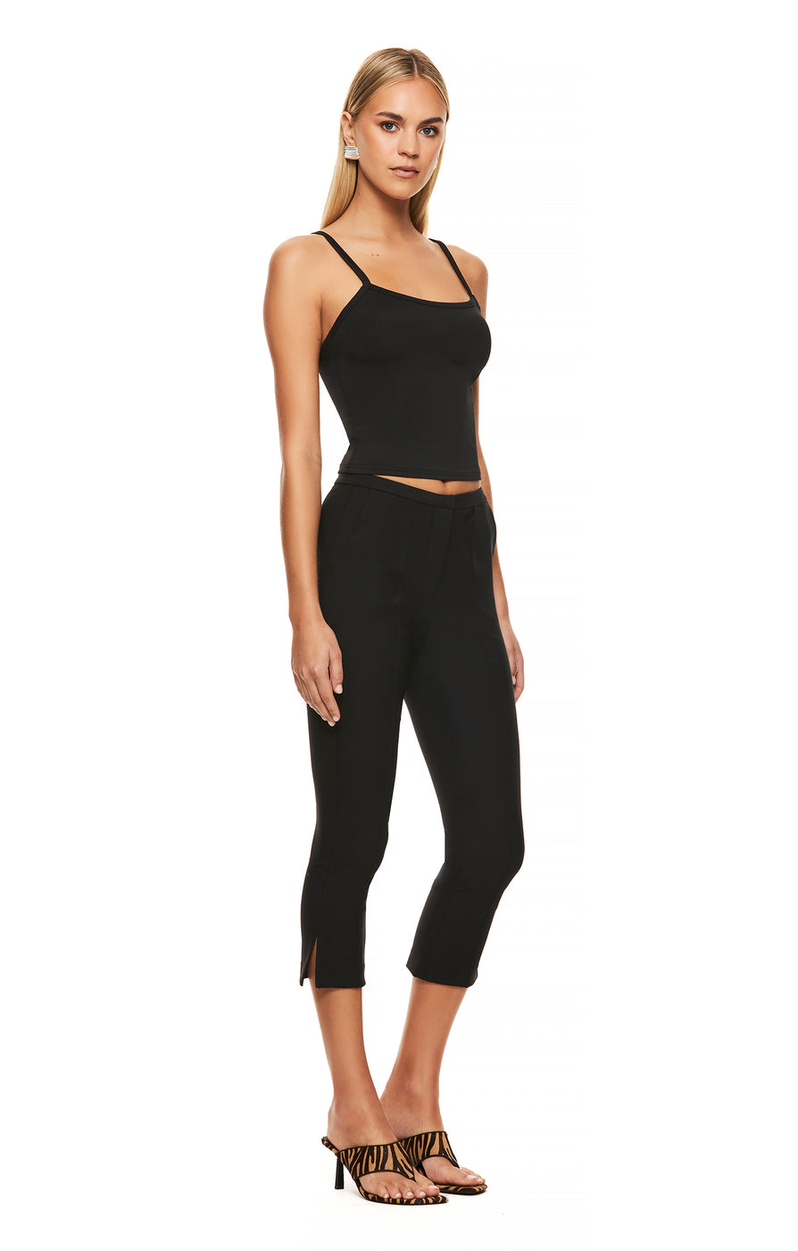THE SHILOH BLACK CAPRI PANT | model