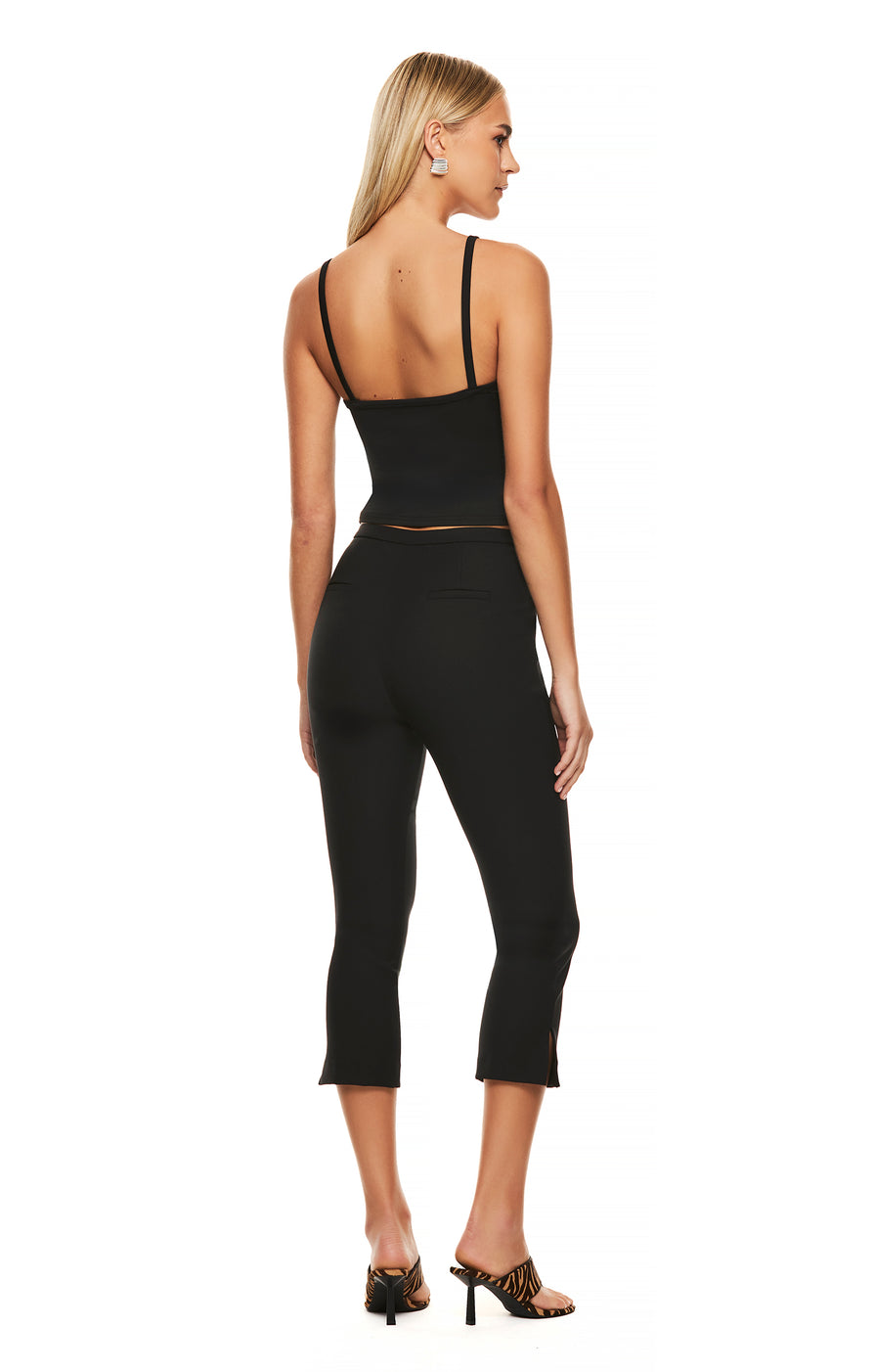 THE SHILOH BLACK CAPRI PANT | model
