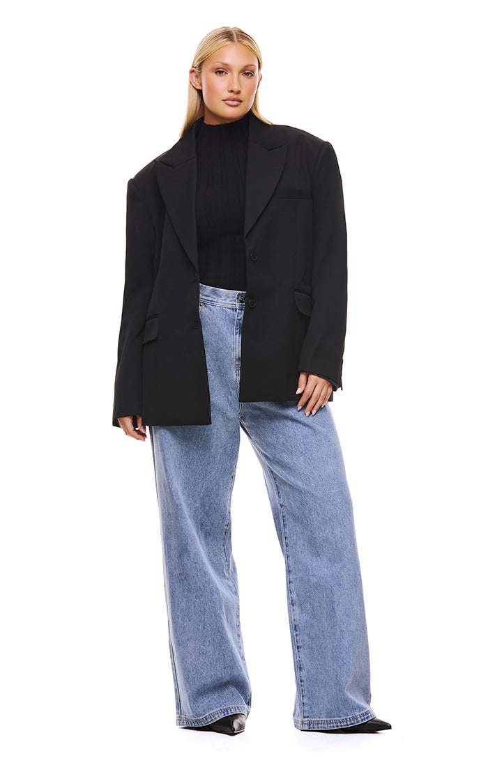 THE ISLA BLACK BLAZER | model