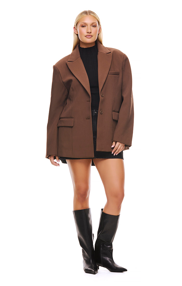 THE ISLA BROWN BLAZER | model