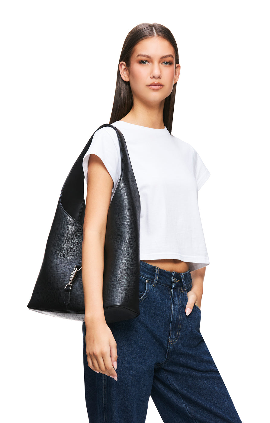 THE PIPER BLACK BAG | model