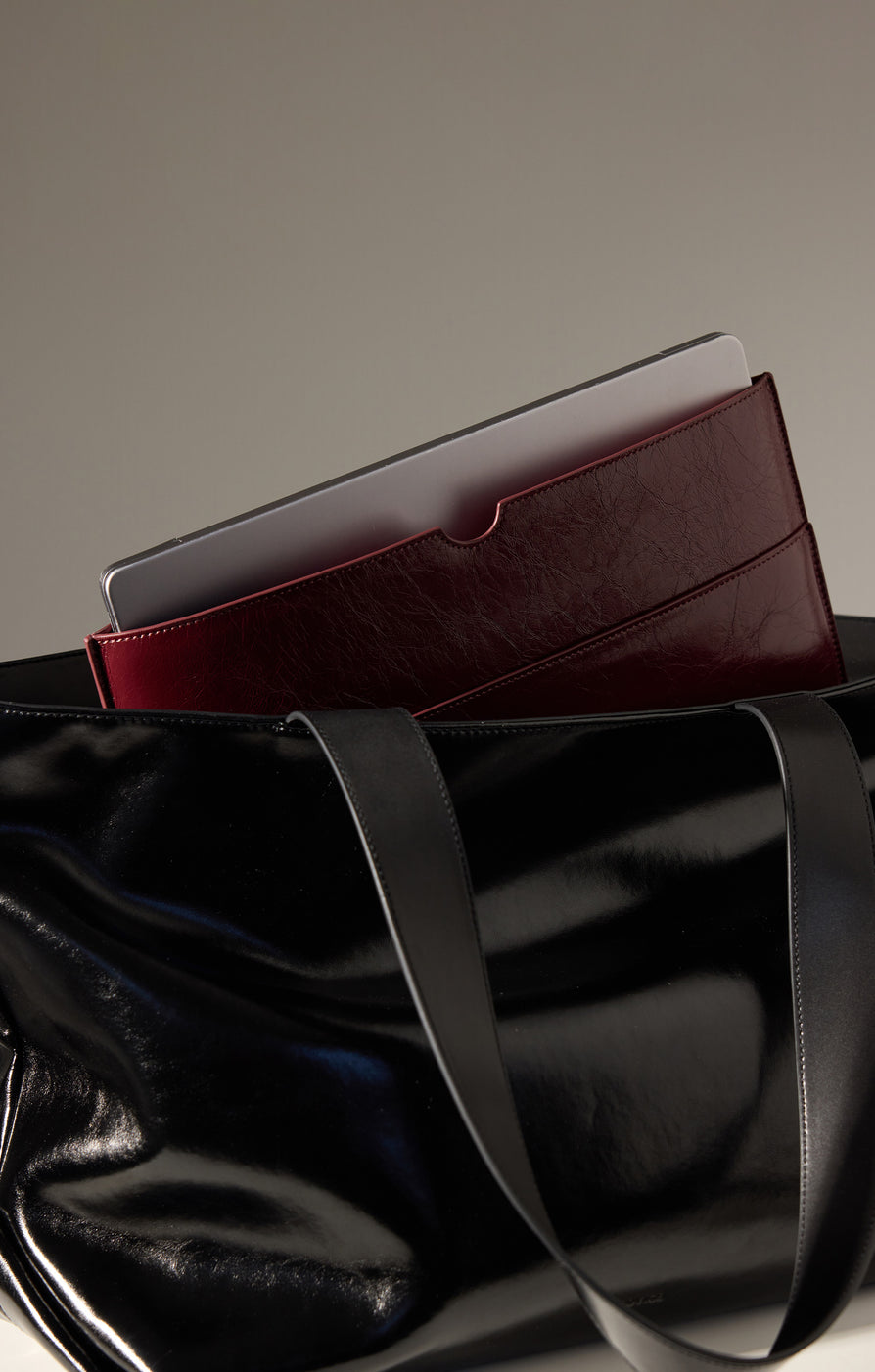 THE BASS BURGUNDY LAPTOP SLEEVE | campaign