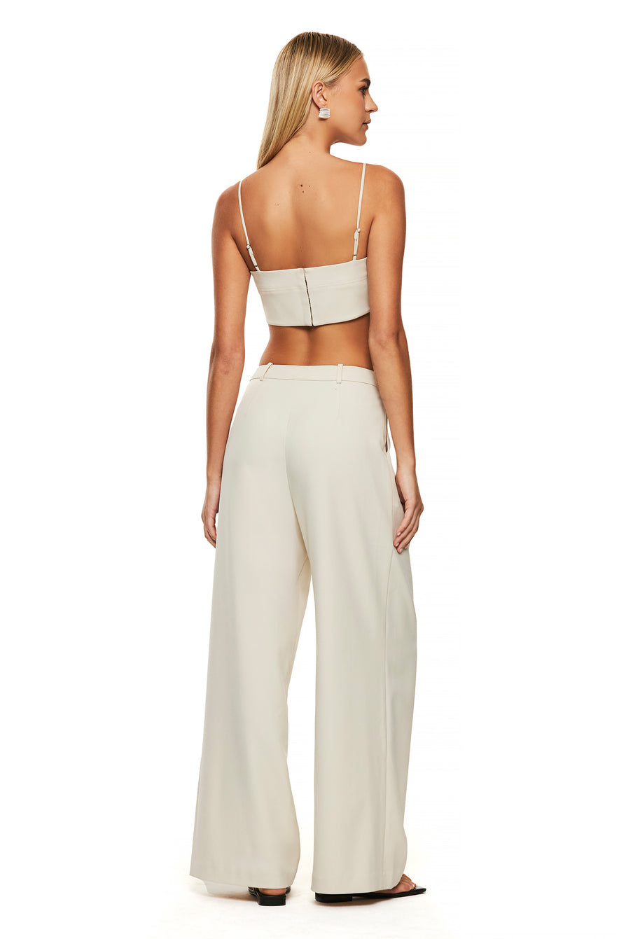 THE ISLA OYSTER PANT | model