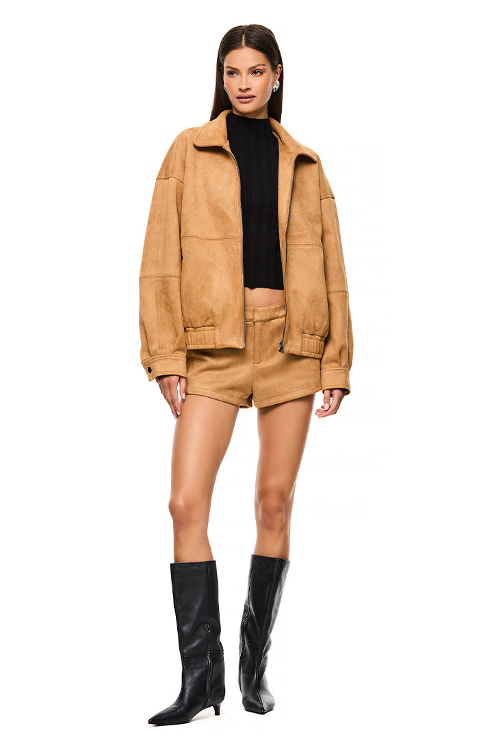 THE JUDE HONEY SHORT | MODEL