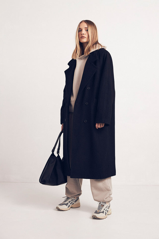 THE LEON BLACK COAT 