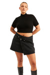 THE SANA SKIRT BLACK | model