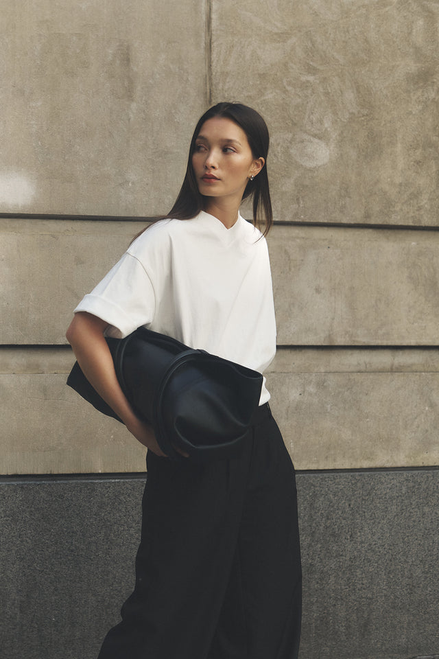 THE ALEX WHITE V-NECK TEE 