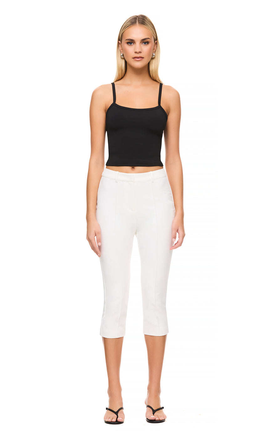 THE DOMINIQUE WHITE CAPRI PANT | model