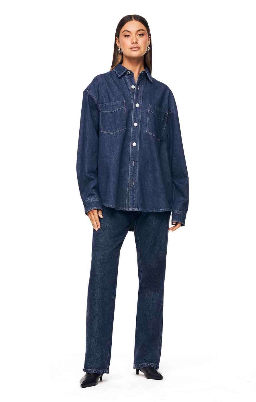 THE SANA SHIRT BLUE | model