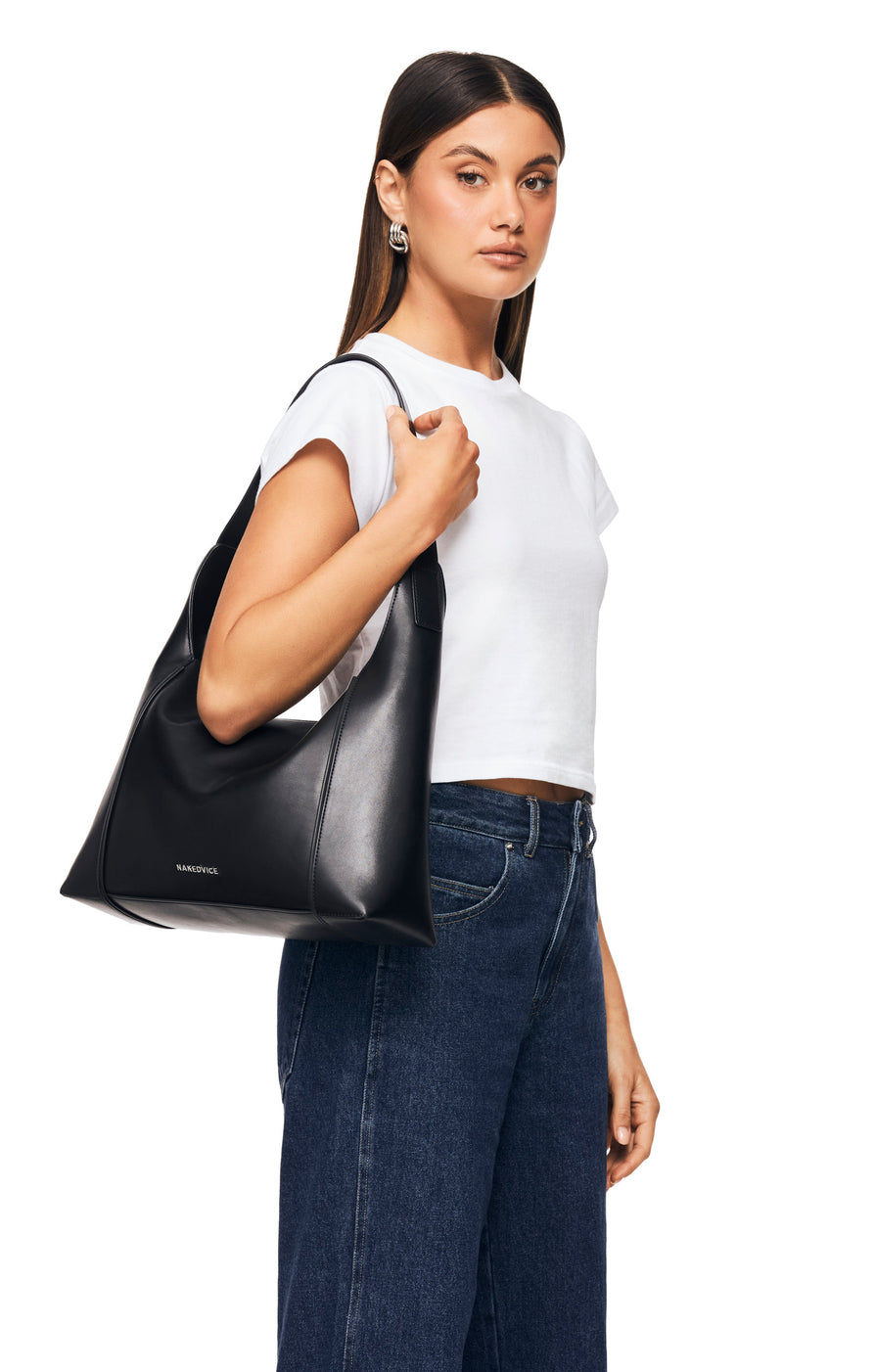 THE BECCA | model