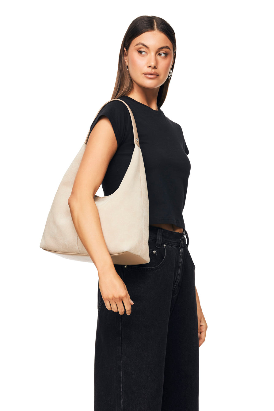 THE RENEE SAND | model