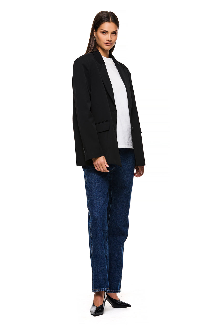 THE ISLA BLACK BLAZER | model 