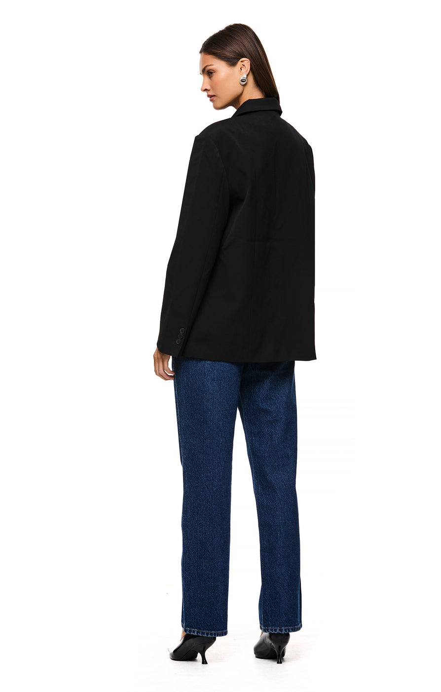 THE ISLA BLACK BLAZER | model