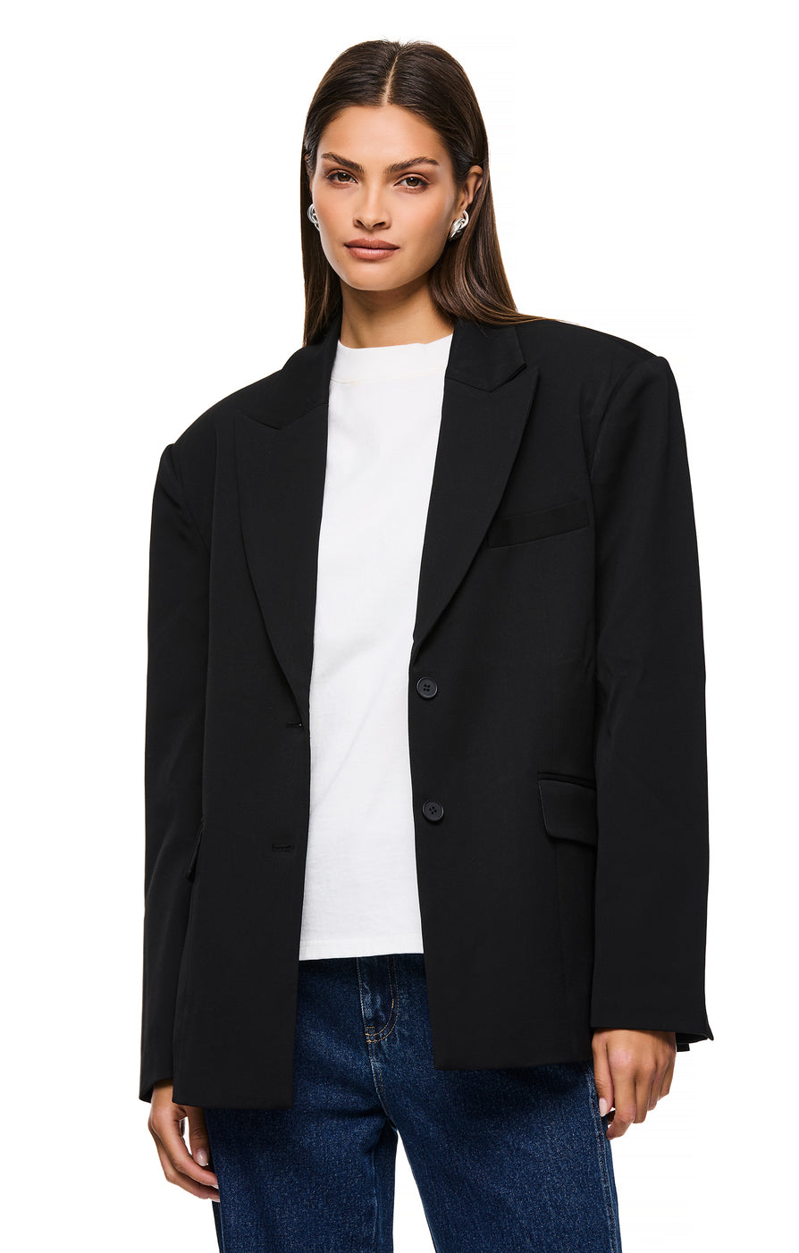 THE ISLA BLACK BLAZER | model