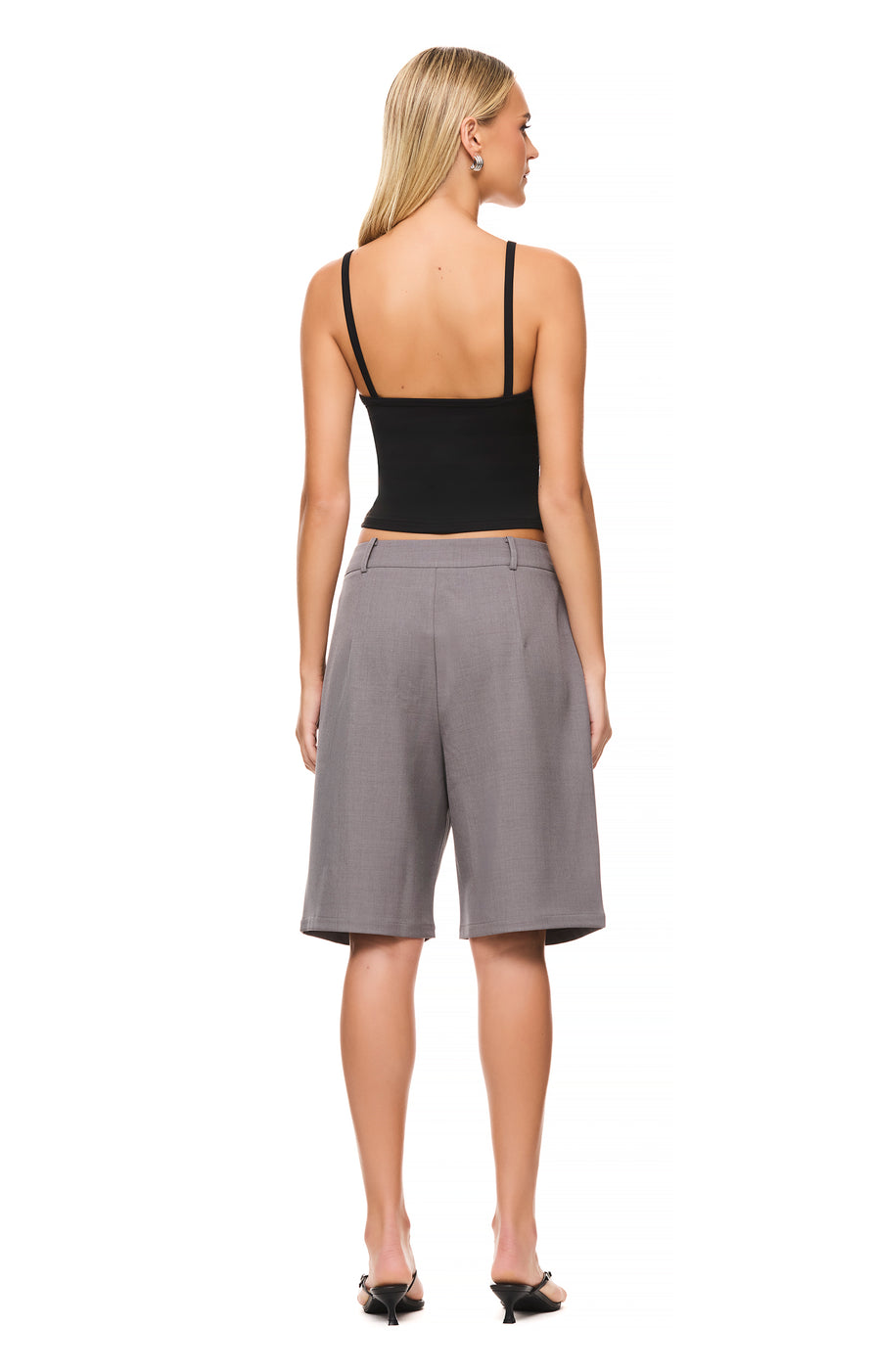 THE XANDER SLATE SHORT | MODEL