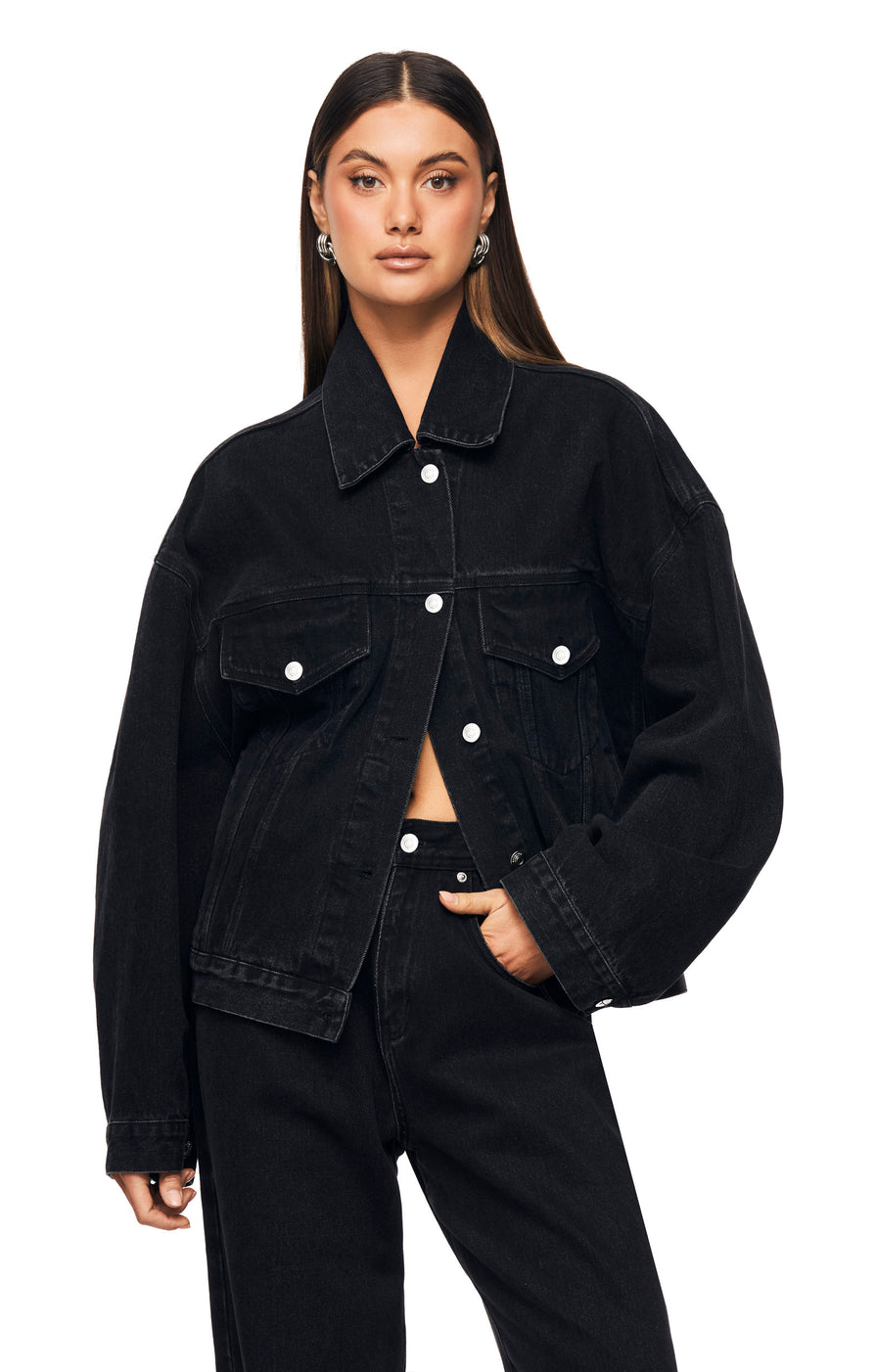THE MAXWELL BLACK JACKET | model