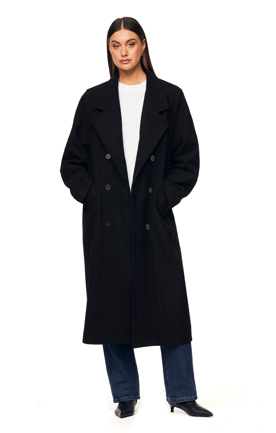 THE LEON COAT BLACK | model