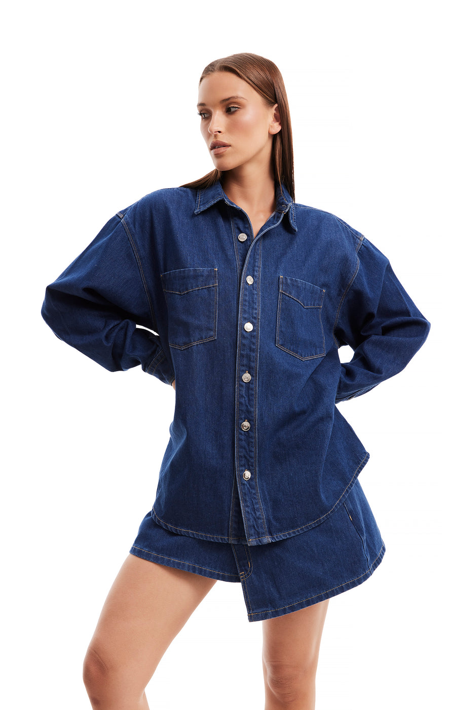 THE SANA SHIRT BLUE | model