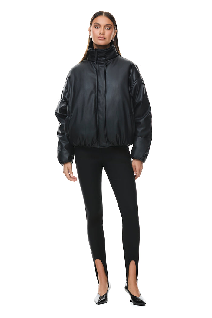THE ALEXIS BLACK STIRRUP PANT | model