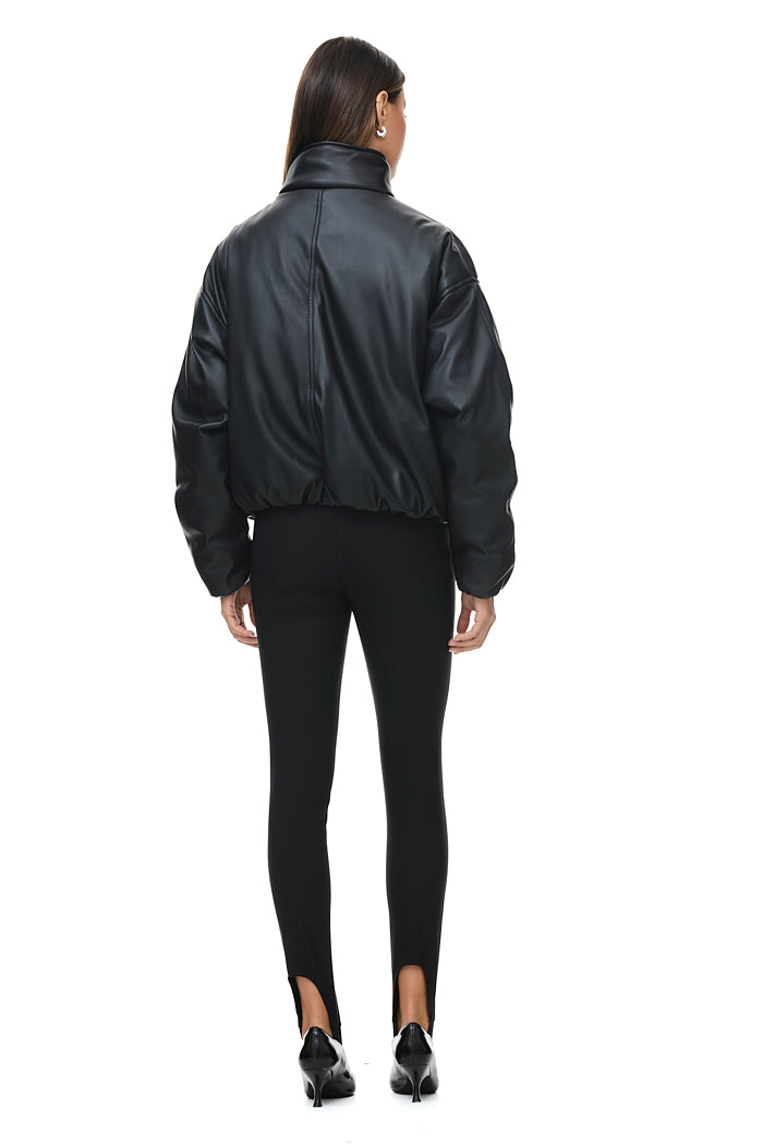 THE ALEXIS BLACK STIRRUP PANT | model