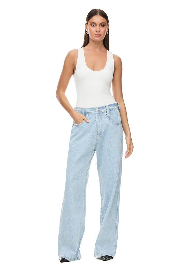 THE MAXWELL LIGHT BLUE JEAN | model