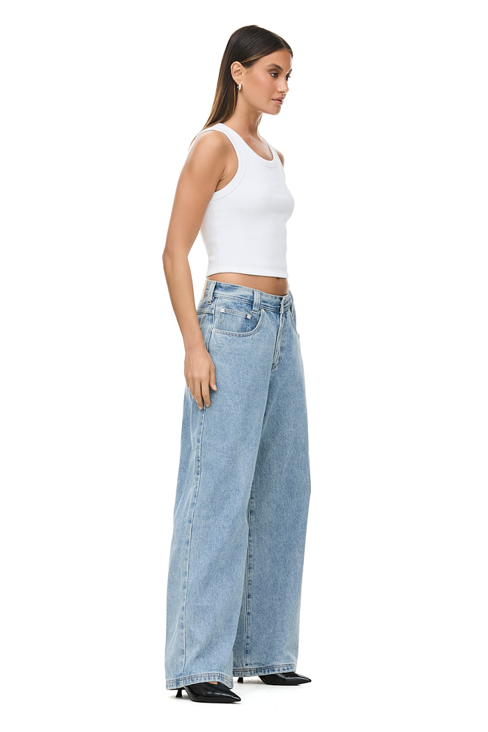 THE MAXWELL BLUE JEAN | model