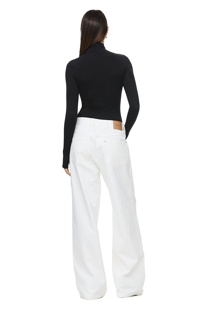 THE MAXWELL WHITE JEAN | model