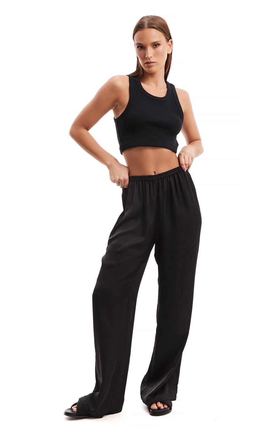 THE LANA PANT BLACK | model