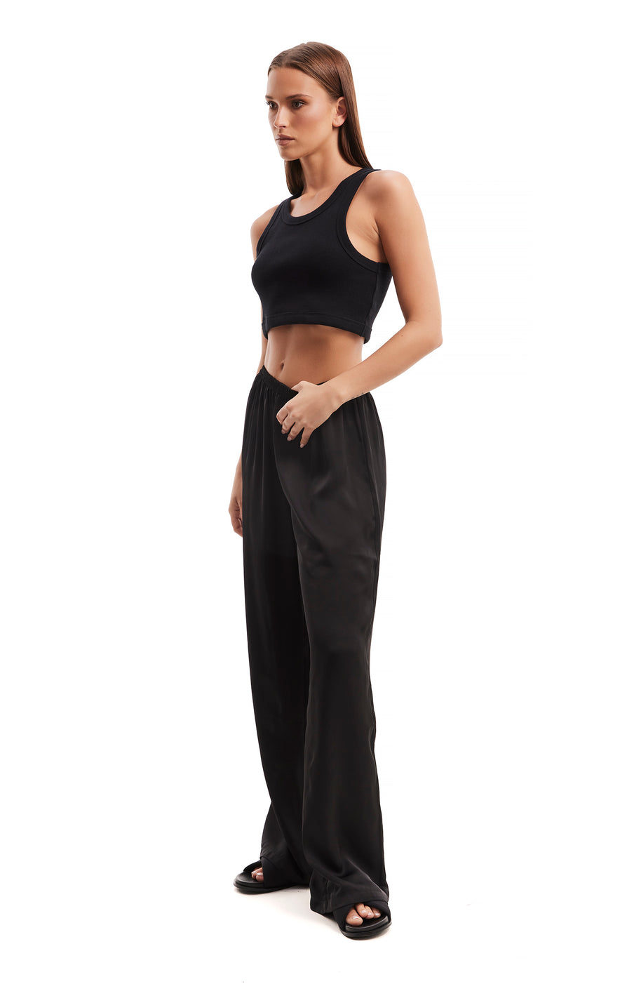 THE LANA PANT BLACK | model