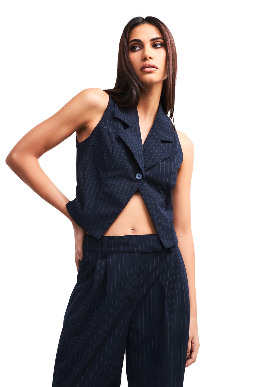 THE WREN VEST PINSTRIPE | model