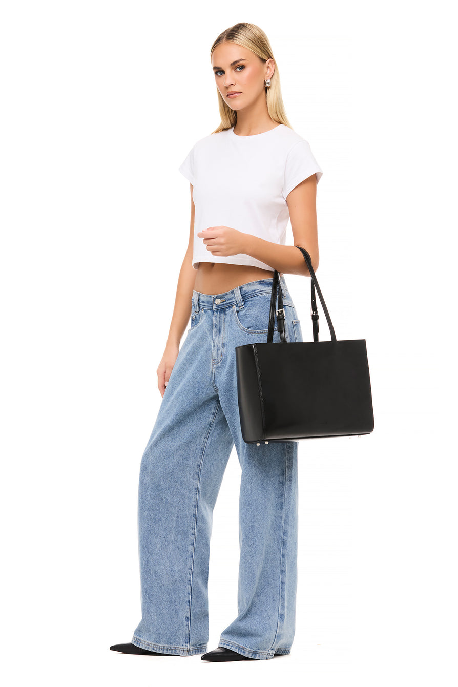 THE REYES BLACK TOTE | model