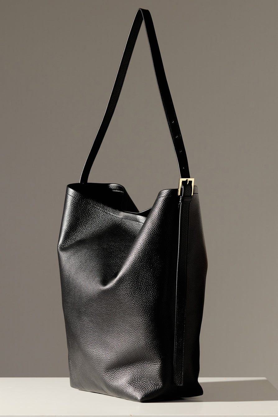 THE SMITH BLACK BUCKET BAG | CAMPAIGN