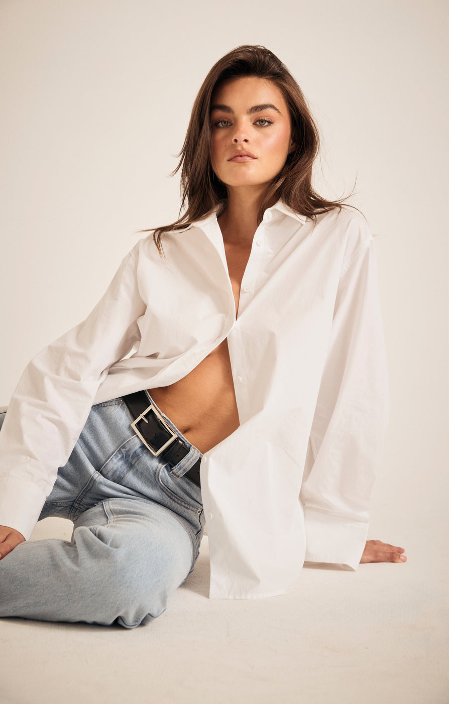 THE TESSA WHITE SHIRT | model