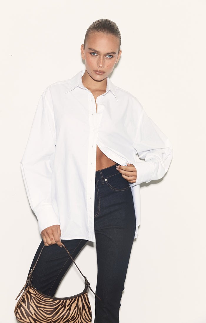 THE TESSA WHITE SHIRT | model