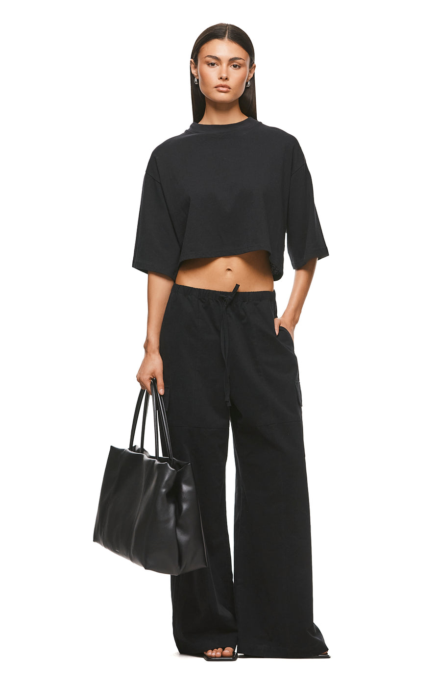 THE ALEX CROPPED BLACK TEE | MODEL