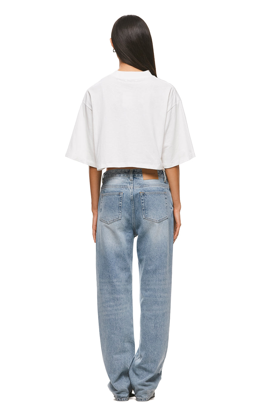 THE ALEX CROPPED WHITE TEE | MODEL