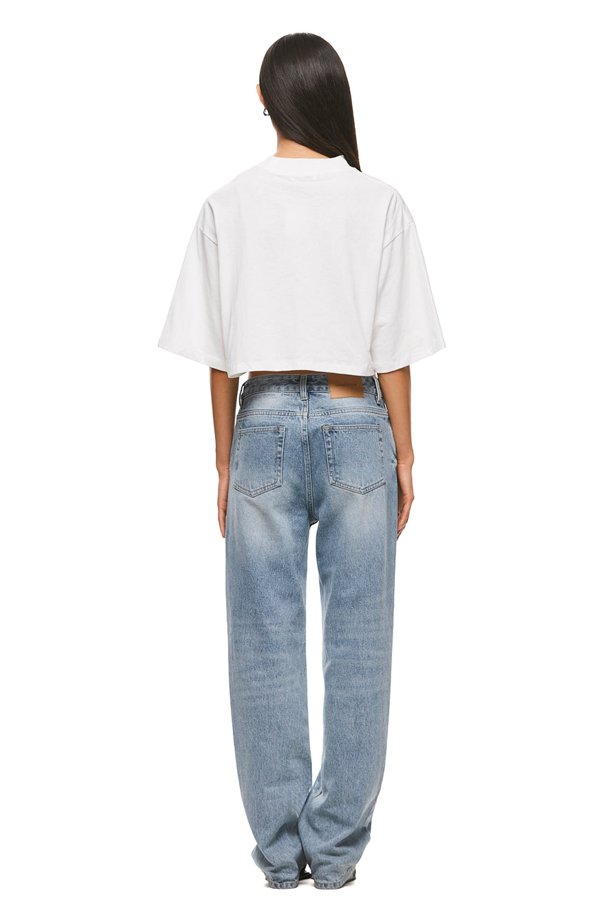 THE ALEX CROPPED WHITE TEE | MODEL