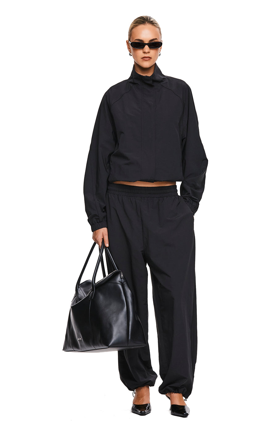THE ASPEN BLACK JACKET | MODEL