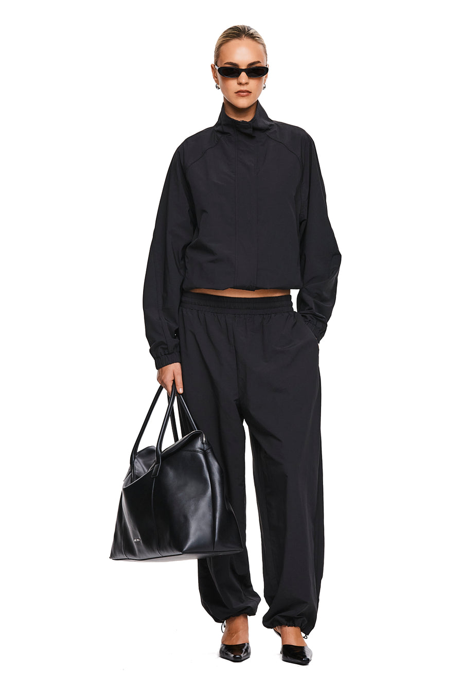 THE ASPEN BLACK JACKET | MODEL